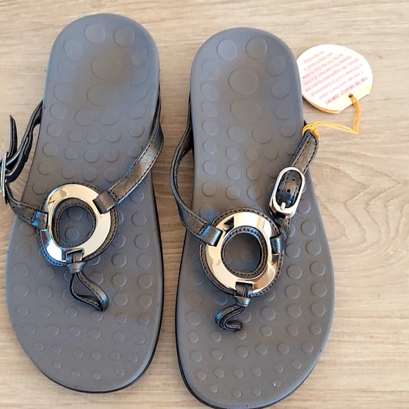 Orthaheel Gray Metallic Thong Sandals with Silver-tone Accents US 6/EUR 37 - Picture 2 of 8